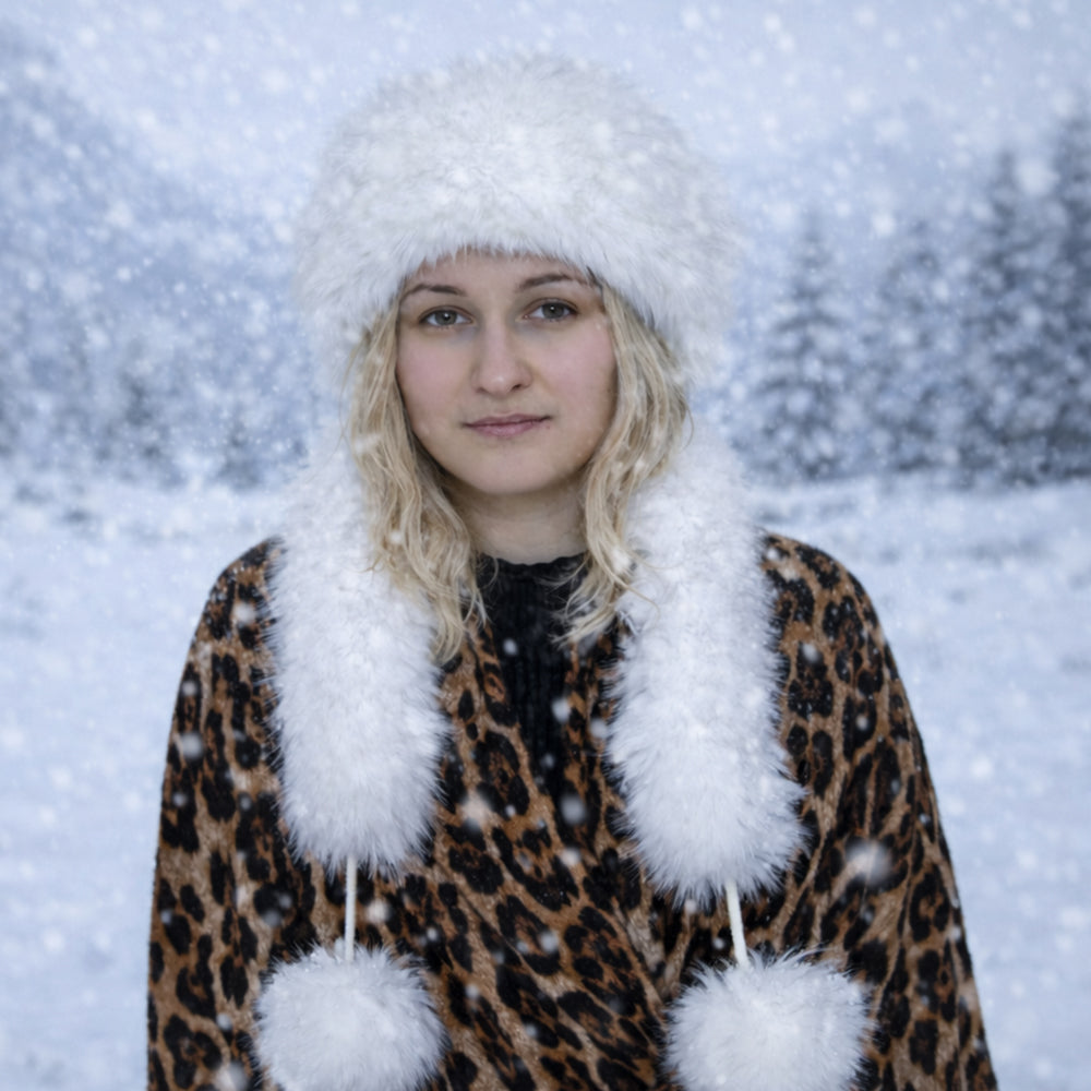 Biela zimná čiapka z umelej kožušiny so šálom – univerzálna veľkosť