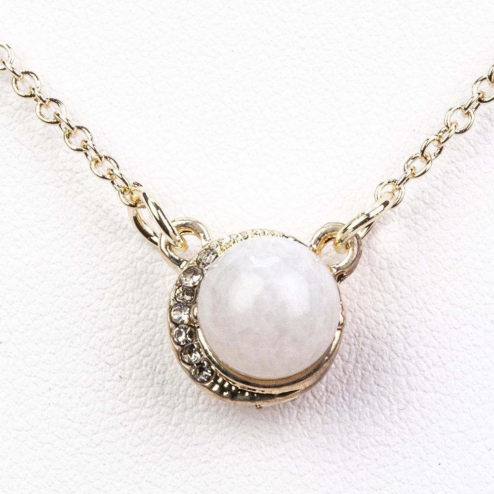 Pozlátený Zliatinový Náhrdelník s Dúhovým Mesačným Kameňom a Bielym Emporia® Krištáľom