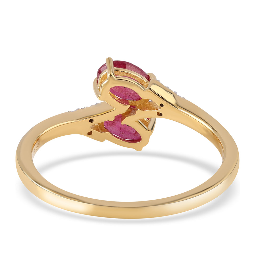 Pozlátený Strieborný Prsteň s Mozambickým Rubínom a Bielym Topásom
