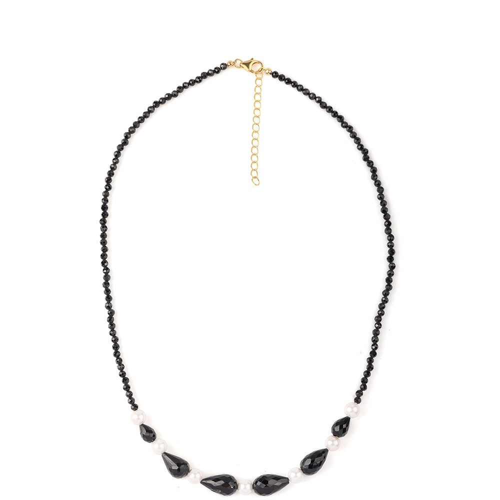 Pozlátený Strieborný Náhrdelník s Čiernym Spinelom a Bielou Sladkovodnou Perlou