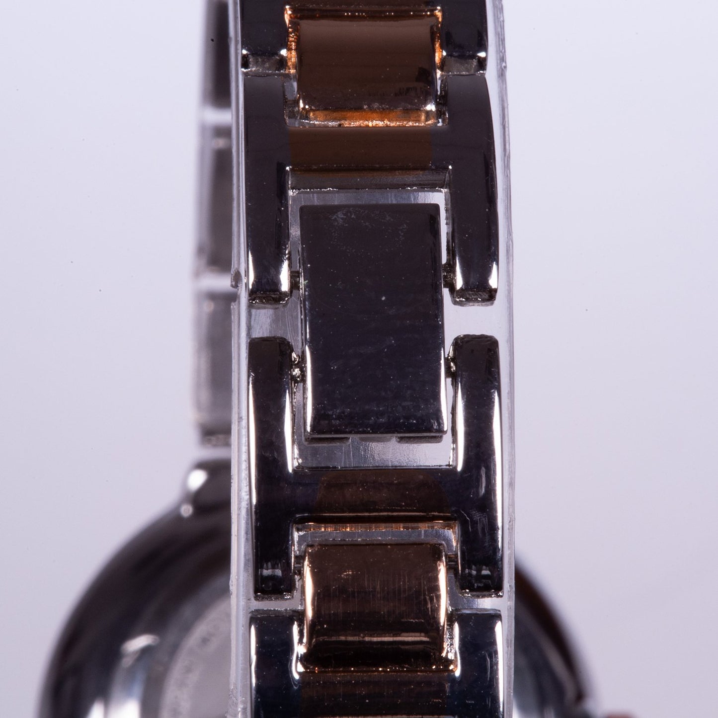 Módne Náramkové Hodinky v Zlatej Farbe