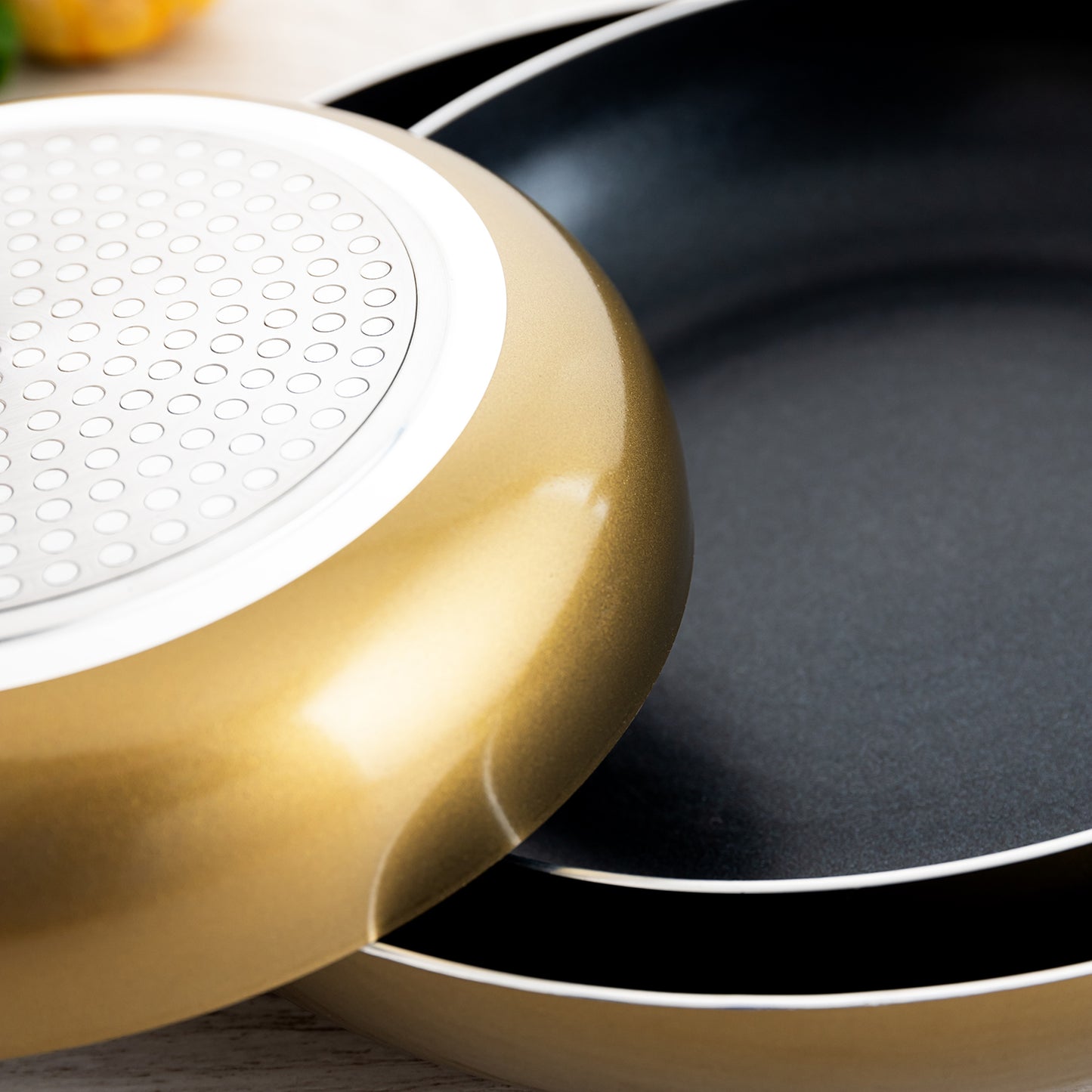 3-dielna Sada Hliníkových a Kovových Panvíc, Zlatá Metalíza