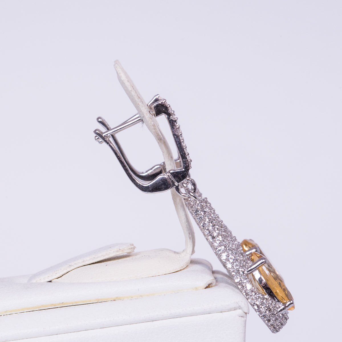 Strieborné Náušnice s Uralským Citrínom a Bielym Topásom