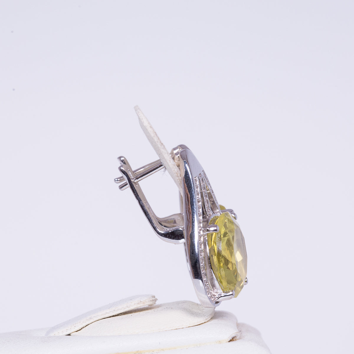 Strieborné Náušnice s Umelým Diaspórom a Bielym Topásom