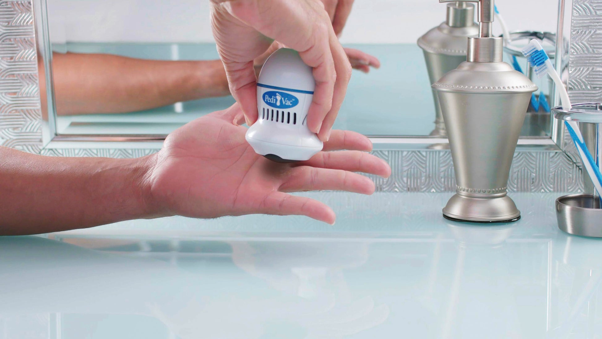 Odstraňovač mozoľov PediVac s funkciou odsávania 4 