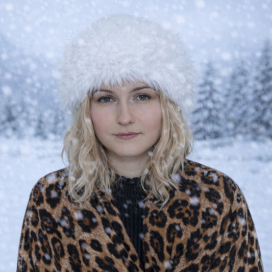 Béžová zimná čiapka z umelej kožušiny – univerzálna veľkosť