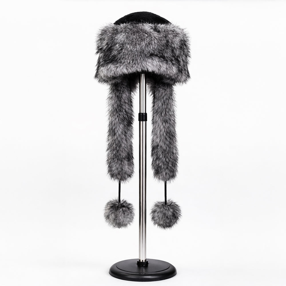 Strieborná zimná čiapka s umelou kožušinou a šálom – univerzálna veľkosť