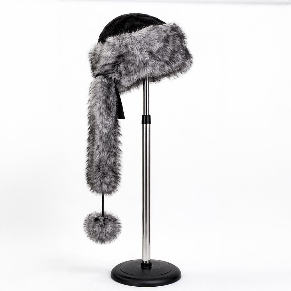 Strieborná zimná čiapka s umelou kožušinou a šálom – univerzálna veľkosť