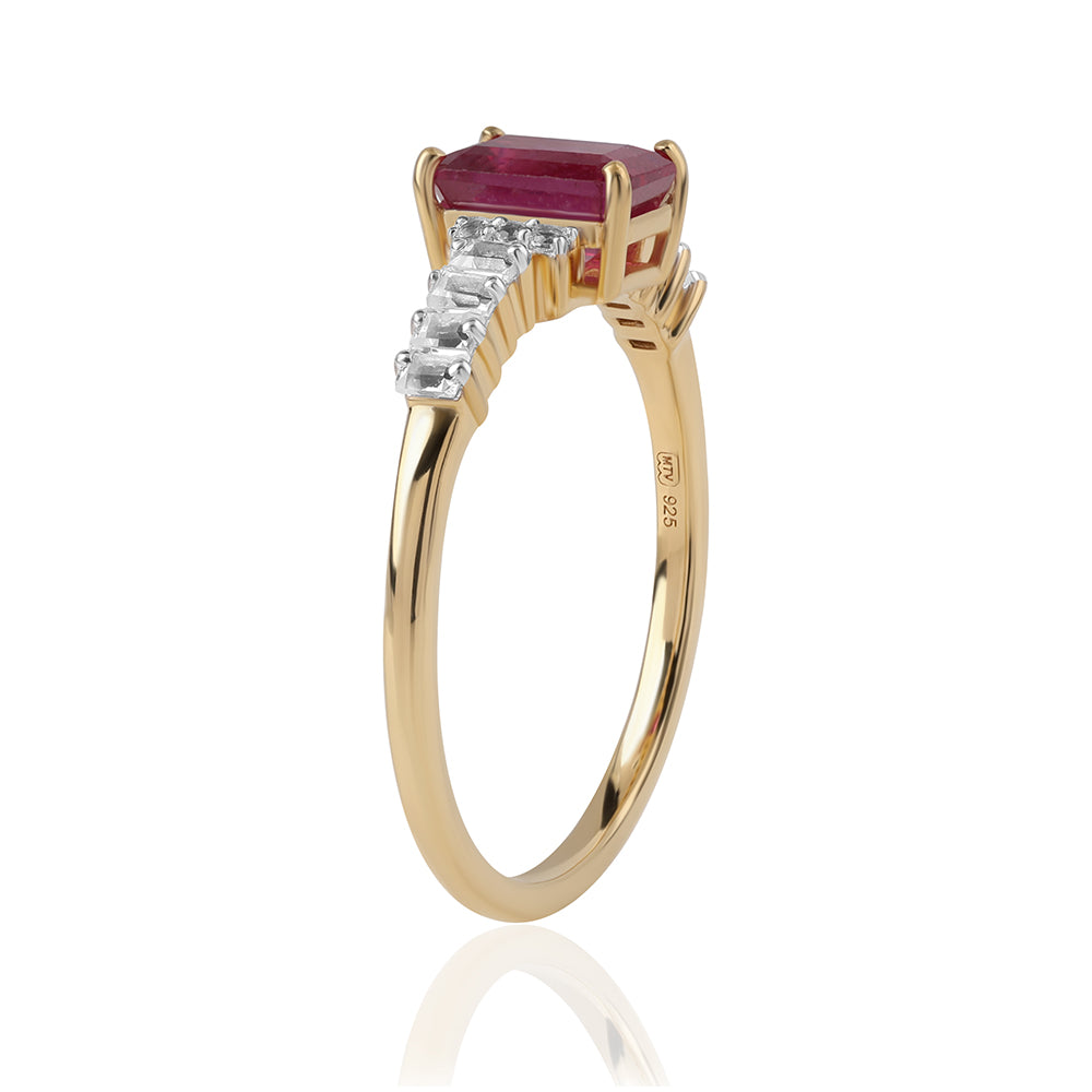 Pozlátený Strieborný Prsteň s Mozambickým Rubínom a Bielym Topásom