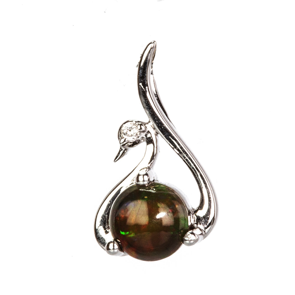 Strieborný Prívesok s Polnočne Čiernym Etiópskym Opálom z Lega Dembi a Bielym Topásom