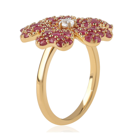 Pozlátený Strieborný Prsteň s Mozambickým Rubínom a Bielym Topásom