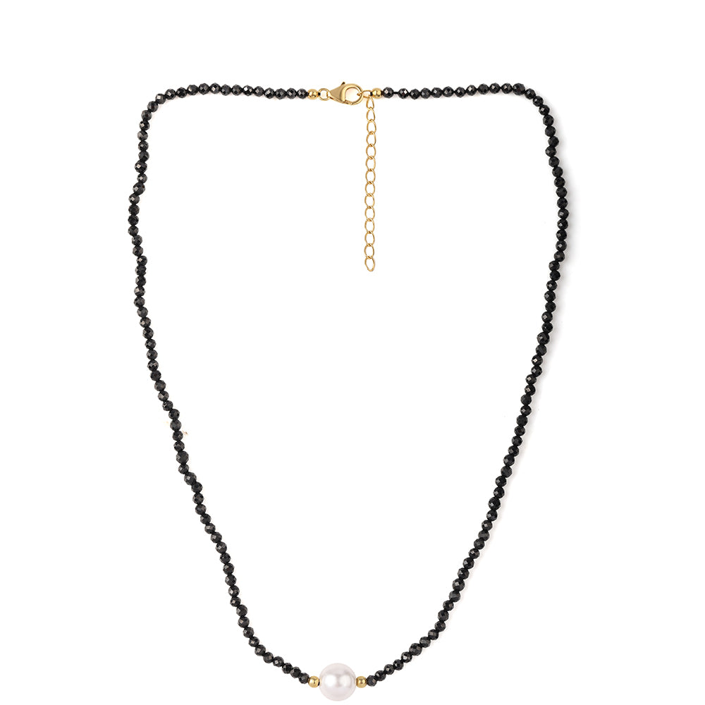 Pozlátený Strieborný Náhrdelník s Čiernym Spinelom a Bielou Sladkovodnou Perlou