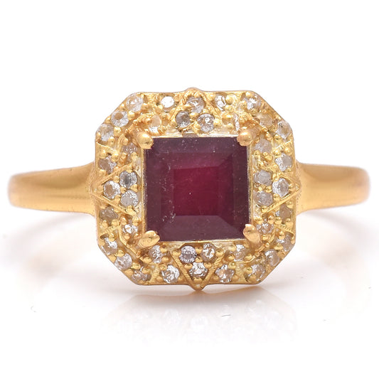 Pozlátený Strieborný Prsteň s Madagaskarským Rubínom a Bielym Topásom