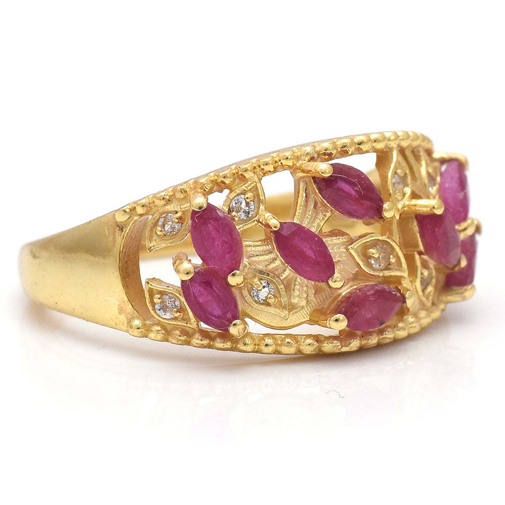 Pozlátený Strieborný Prsteň s Madagaskarským Rubínom a Bielym Topásom