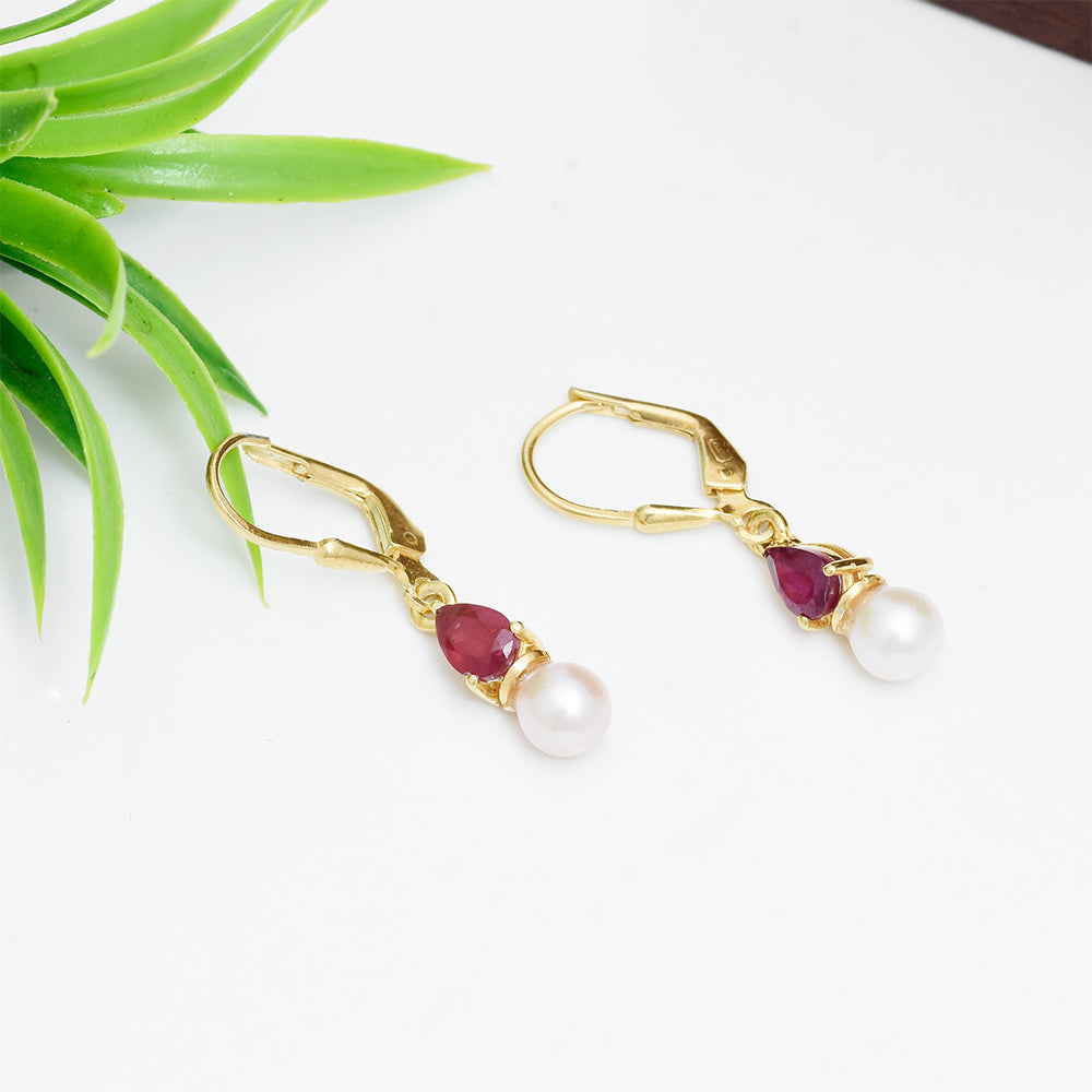 Pozlátené Strieborné Náušnice s Madagaskarským Rubínom a Bielou Sladkovodnou Perlou