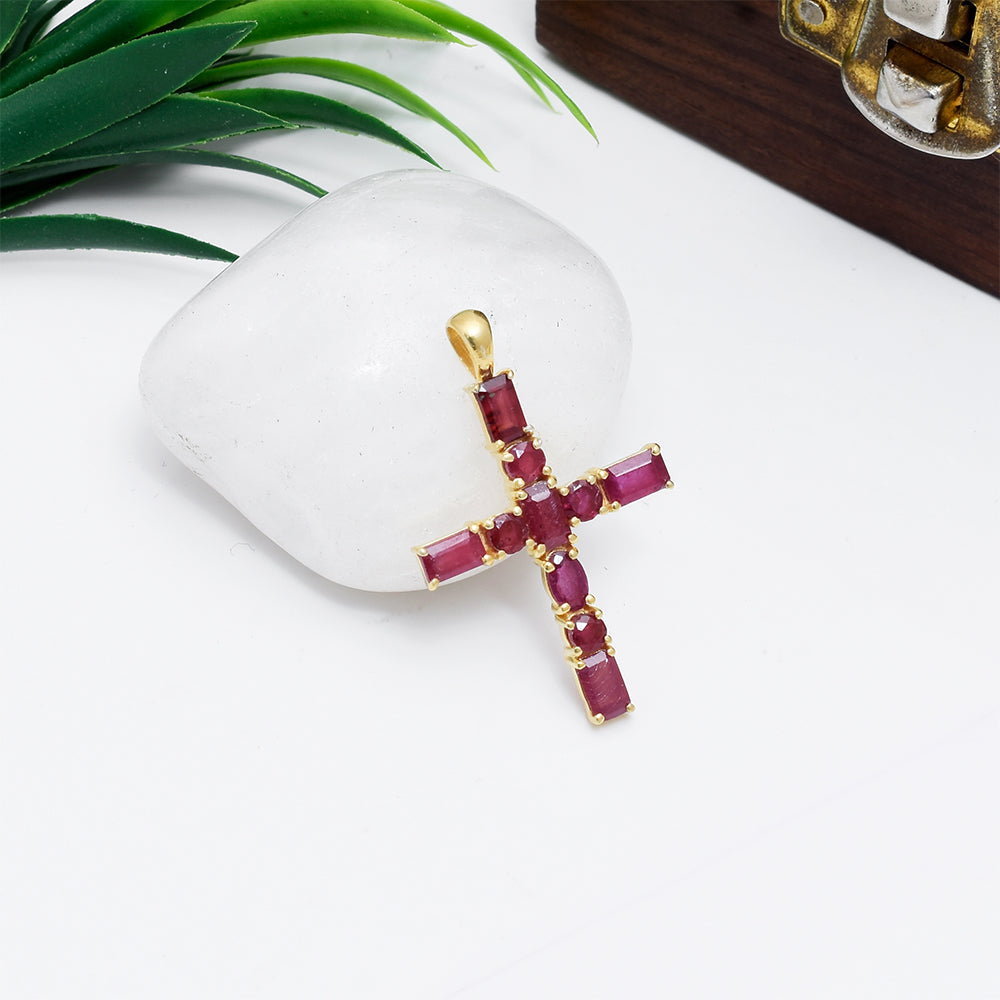 Kríž Pozlátený Strieborný Prívesok s Madagaskarským Rubínom 1 