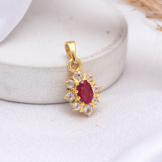 Pozlátený Strieborný Prívesok s Madagaskarským Rubínom a Bielym Topásom