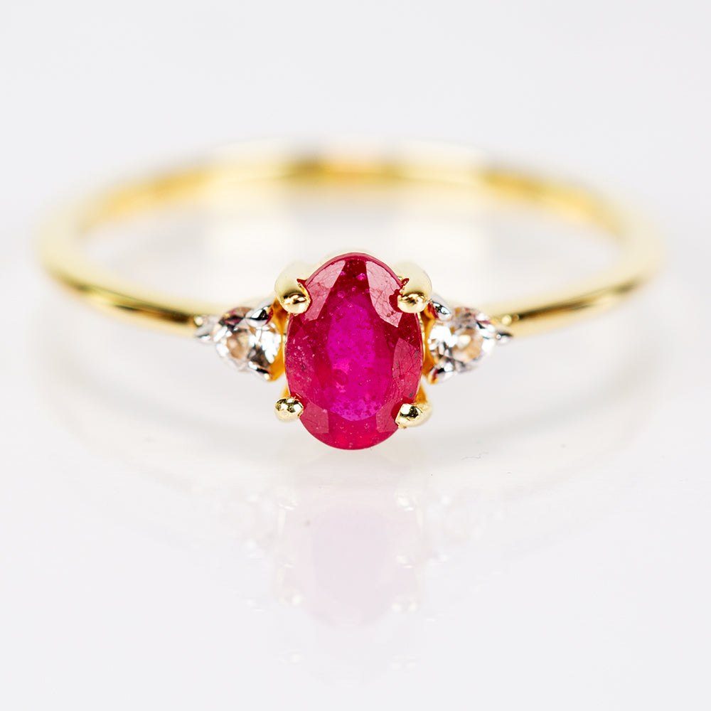 Pozlátený Strieborný Prsteň s Madagaskarským Rubínom a Bielym Topásom