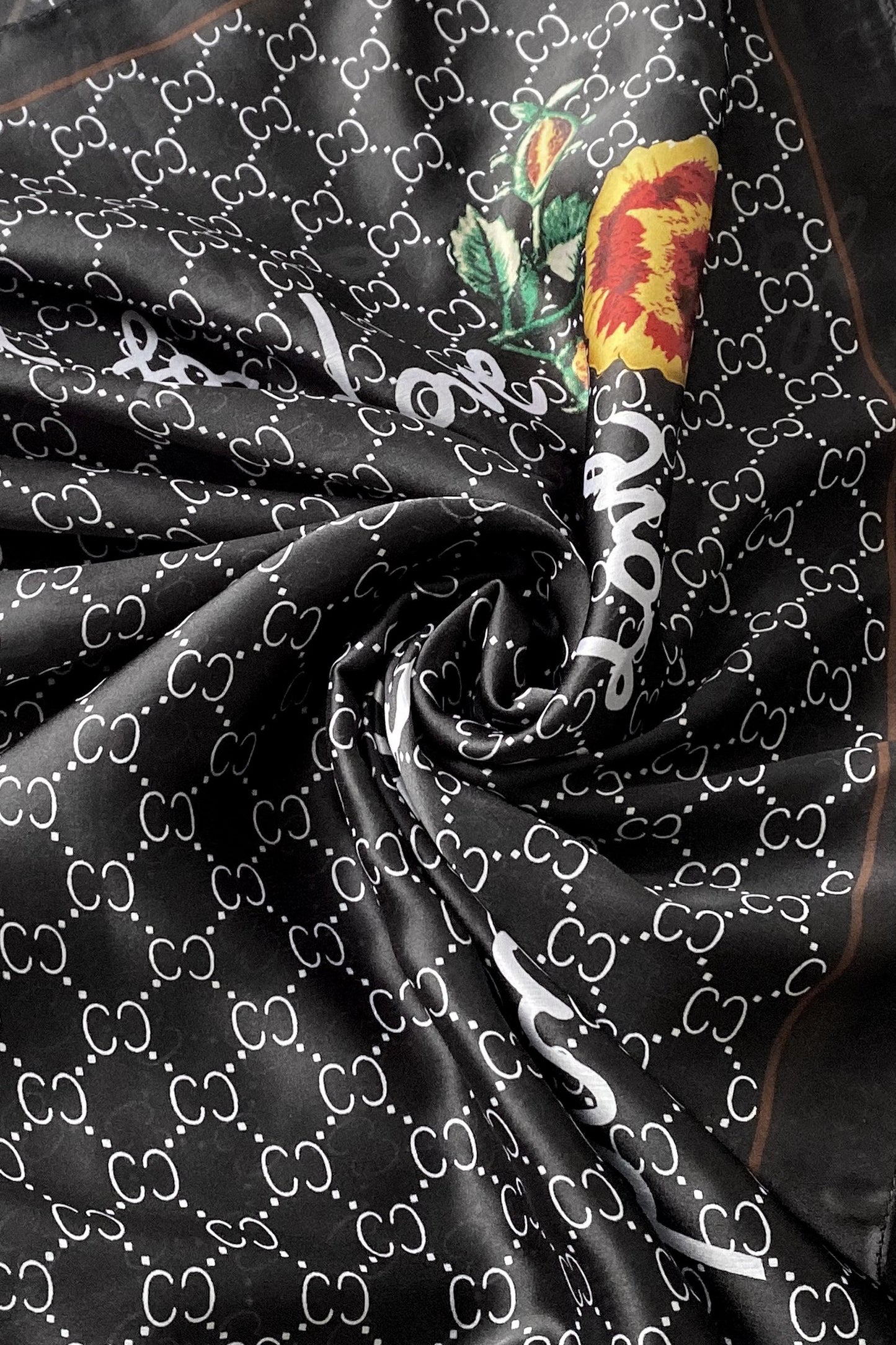 Hodvábny šál-šatka, 90 cm x 180 cm, s ozdobným textom, čierna
