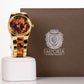 Dámske hodinky zlatej farby s tigrími prúžkami a ciferníkom s rímskymi číslicami