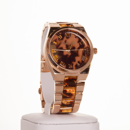 Dámske hodinky vo farbe ružového zlata s tigrími prúžkami a ciferníkom s rímskymi číslicami