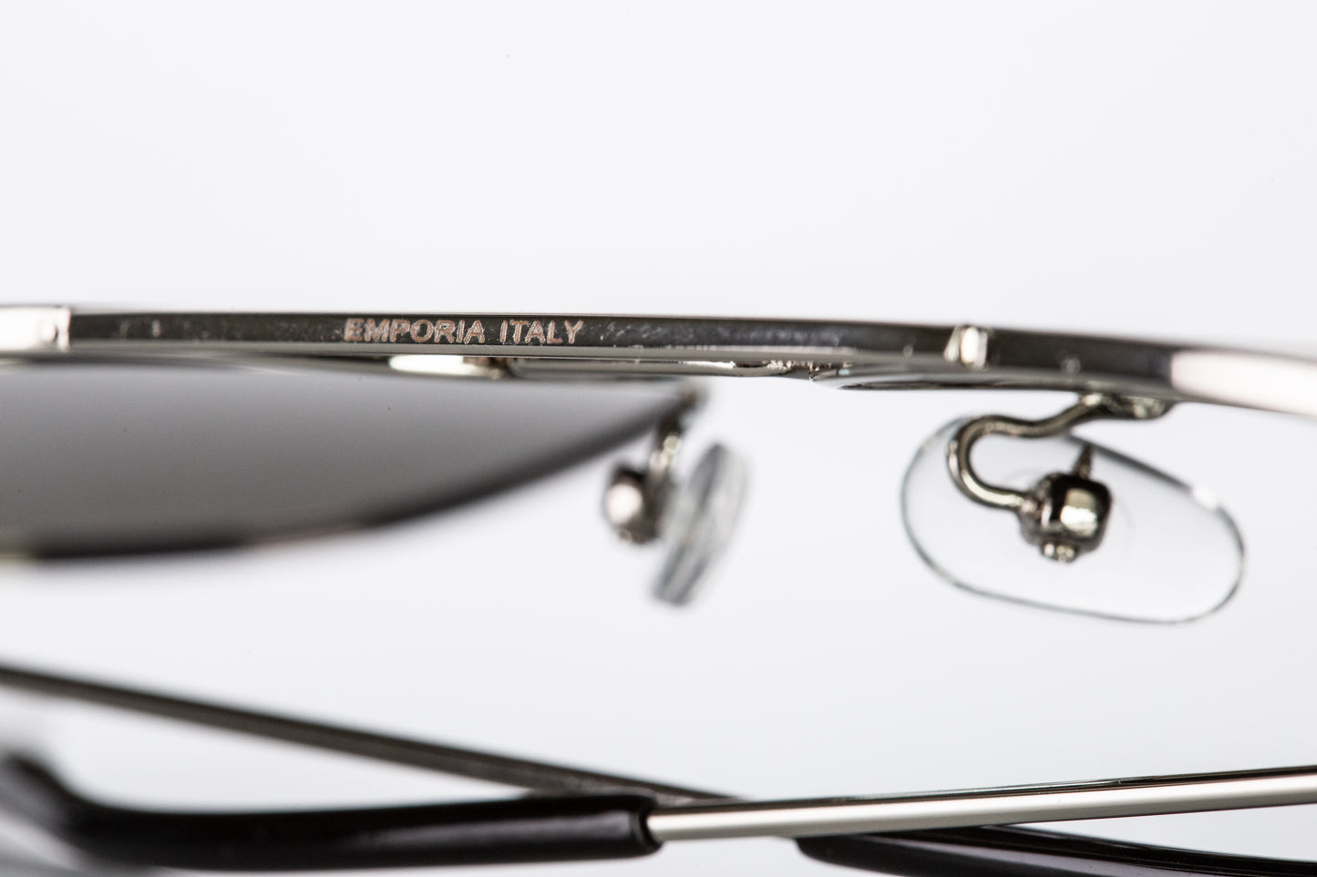 Emporia Italy - séria Aviator "ŠÉF", polarizované slnečné okuliare s UV filtrem, s pevným puzdrom a čistiacou handričkou, tmavosivé šošovky, obrúčky striebornej farby
