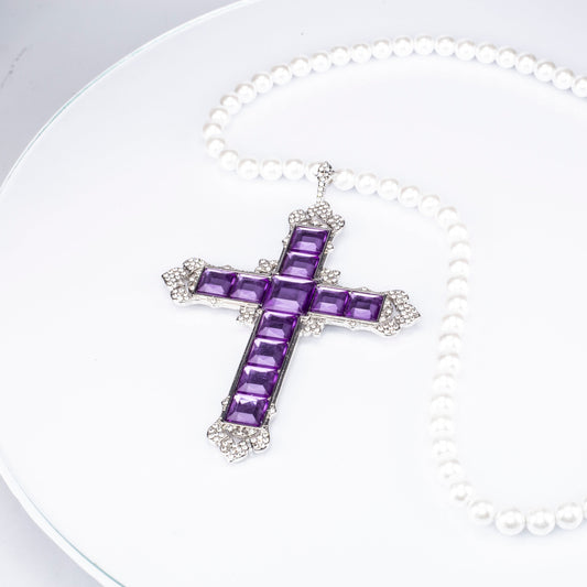 Kríž Bielym Zlatom Pozlátený Zliatinový Náhrdelník s Fialovým Emporia® Krištáľom a Bielou Perlou